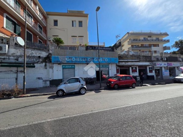 negozio in affitto a Napoli in zona Posillipo