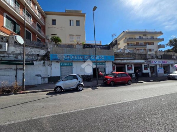 negozio in affitto a Napoli in zona Posillipo
