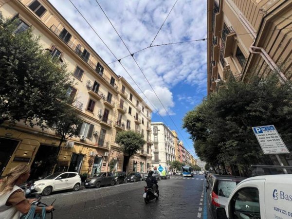 negozio in affitto a Napoli