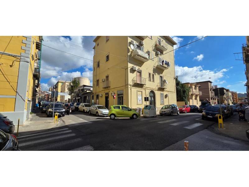 negozio in affitto a Napoli in zona Bagnoli