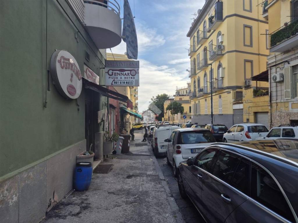 negozio in affitto a Napoli in zona Bagnoli