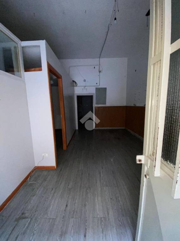 locale commerciale in affitto a Napoli in zona Secondigliano