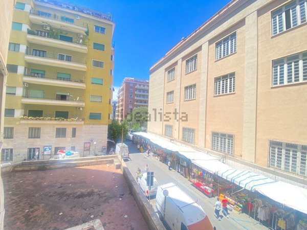 appartamento in affitto a Napoli in zona Chiaia