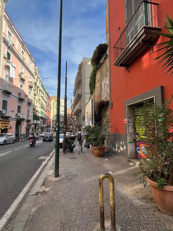 negozio in affitto a Napoli