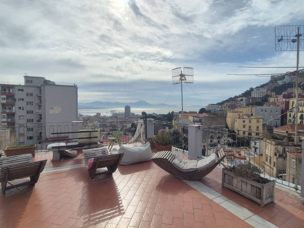 appartamento in affitto a Napoli in zona Chiaia