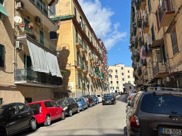 appartamento in affitto a Napoli in zona Stella