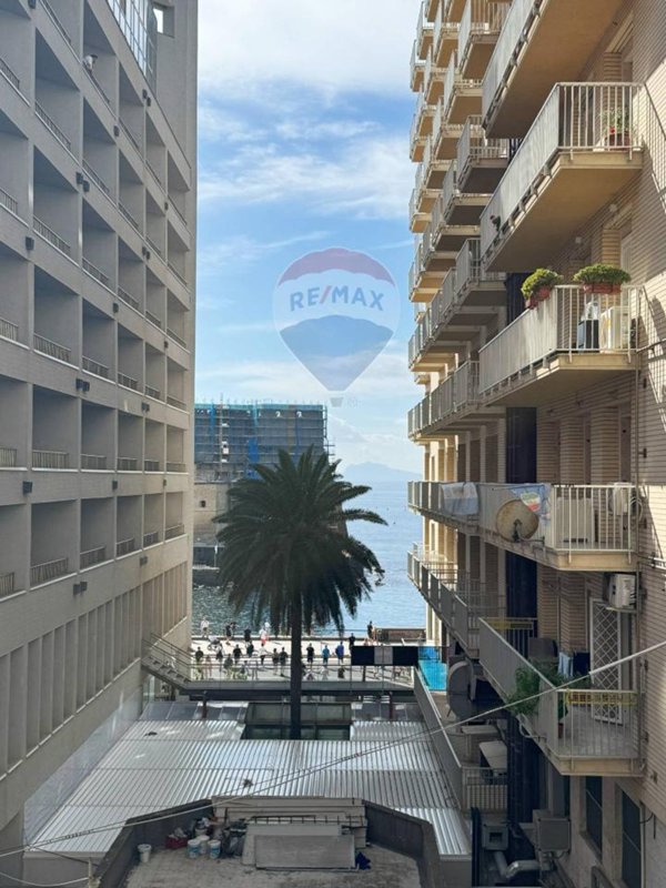 appartamento in affitto a Napoli in zona Chiaia
