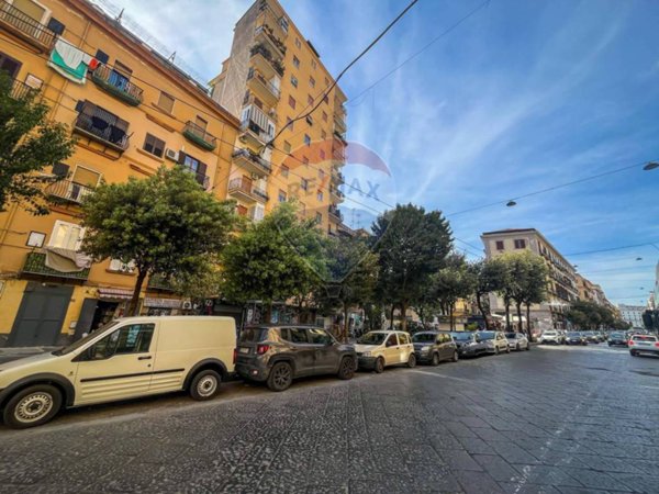 negozio in affitto a Napoli