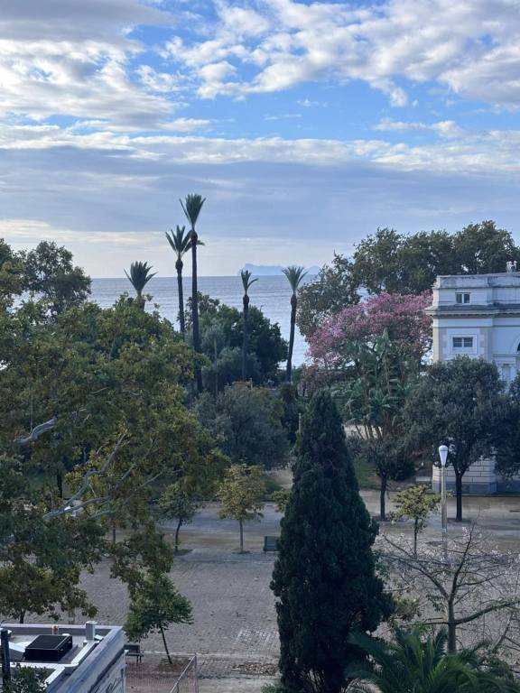 appartamento in affitto a Napoli in zona Chiaia