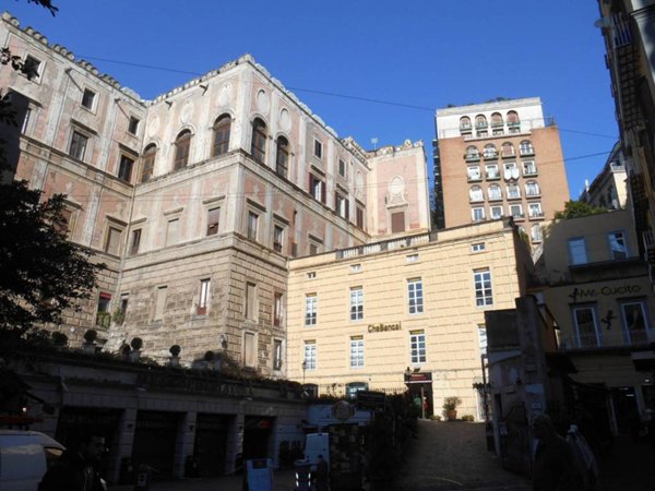 appartamento in affitto a Napoli in zona Chiaia