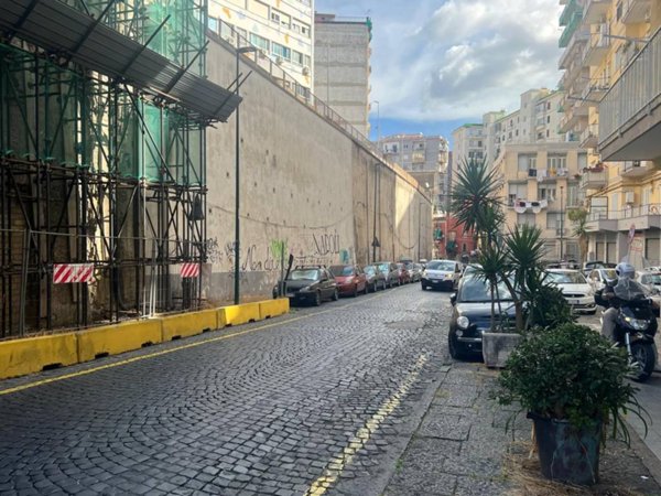 locale commerciale in affitto a Napoli in zona Arenella