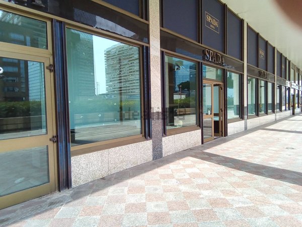 locale commerciale in affitto a Napoli