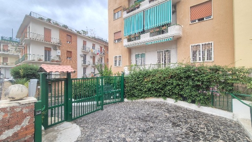 appartamento in affitto a Napoli in zona Chiaia