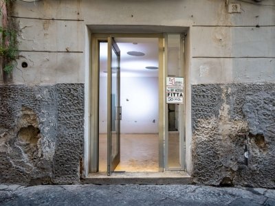 negozio in affitto a Napoli in zona Chiaia