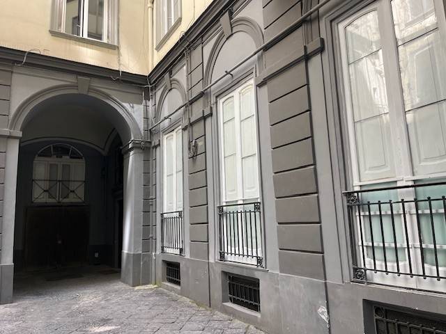 appartamento in affitto a Napoli in zona Chiaia