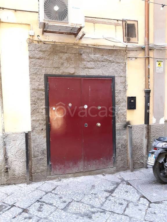 monolocale in affitto a Napoli in zona Chiaia
