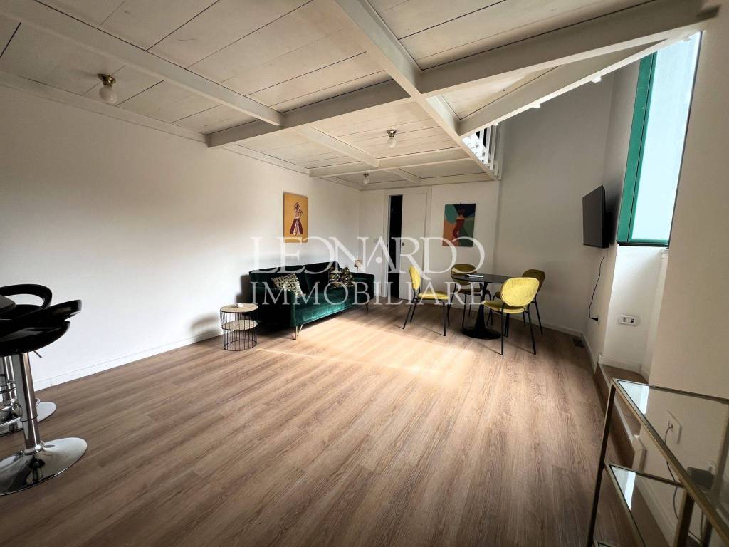 appartamento in affitto a Napoli in zona Chiaia