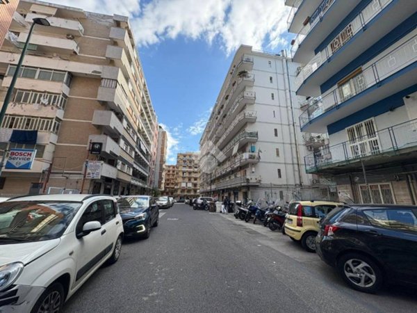 negozio in affitto a Napoli in zona Vomero