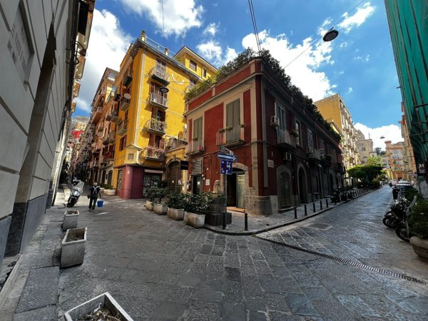 locale commerciale in affitto a Napoli in zona Chiaia