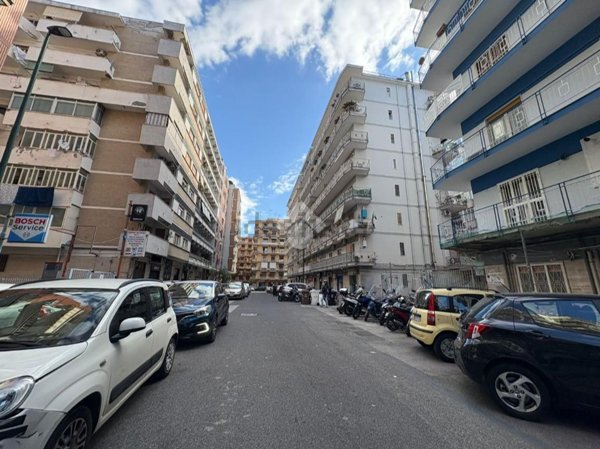 locale commerciale in affitto a Napoli in zona Arenella