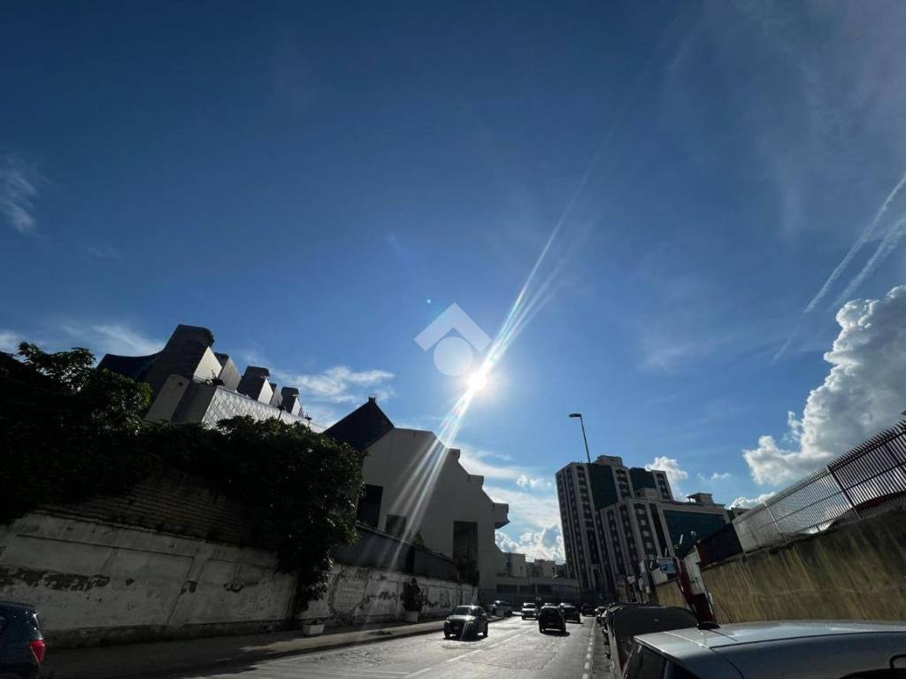 locale commerciale in affitto a Napoli in zona Fuorigrotta