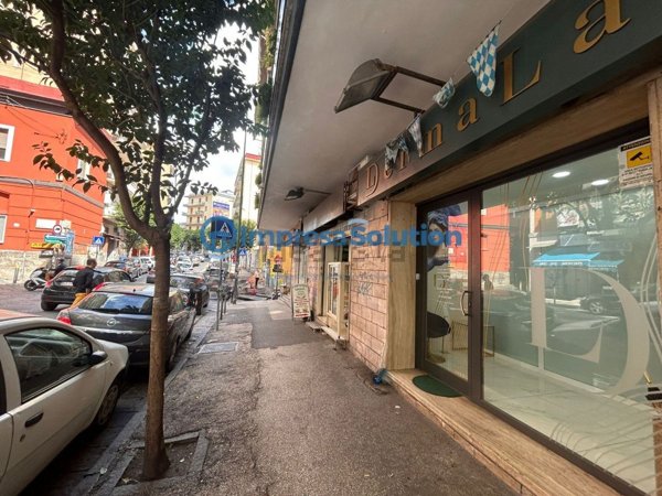 negozio in affitto a Napoli in zona Arenella