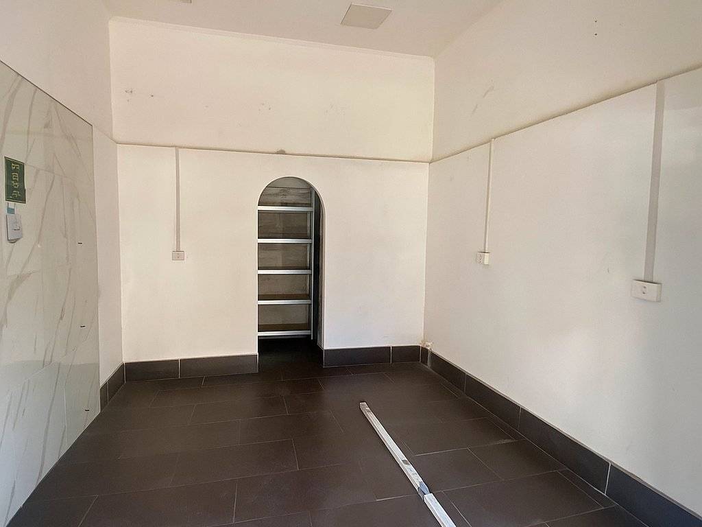 negozio in affitto a Napoli in zona Stella