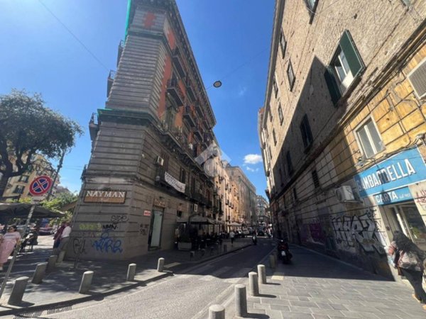 negozio in affitto a Napoli in zona Pendino / San Giuseppe