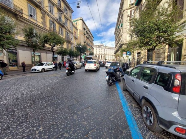 negozio in affitto a Napoli in zona Pendino / San Giuseppe