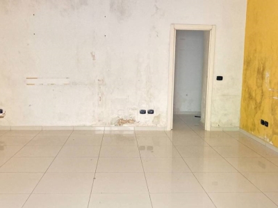 negozio in affitto a Napoli in zona Chiaiano