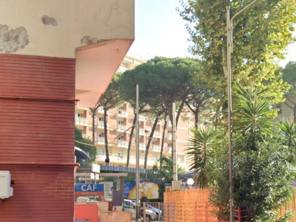 negozio in affitto a Napoli in zona Camaldoli