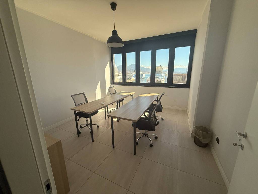 ufficio in affitto a Napoli in zona Porto