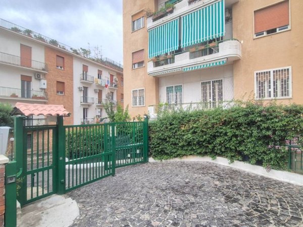 appartamento in affitto a Napoli in zona Chiaia