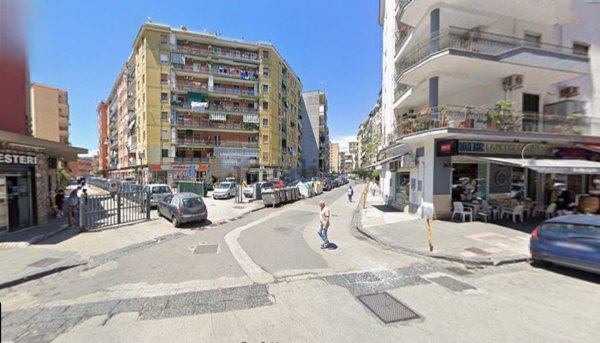 locale commerciale in affitto a Napoli in zona Fuorigrotta