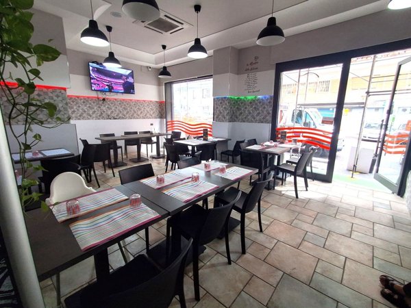 negozio in affitto a Napoli in zona Fuorigrotta