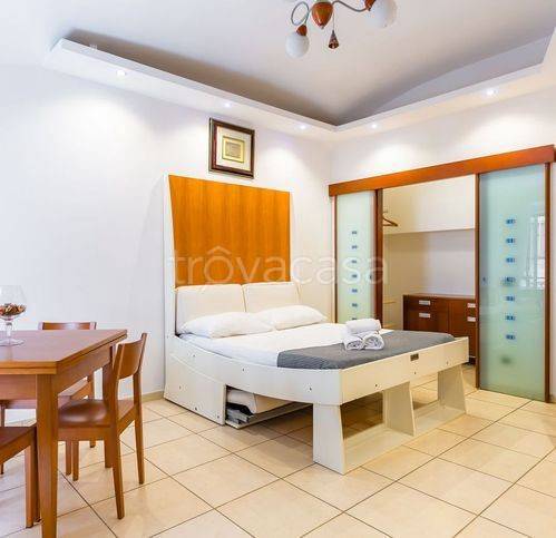 appartamento in affitto a Napoli in zona Chiaia