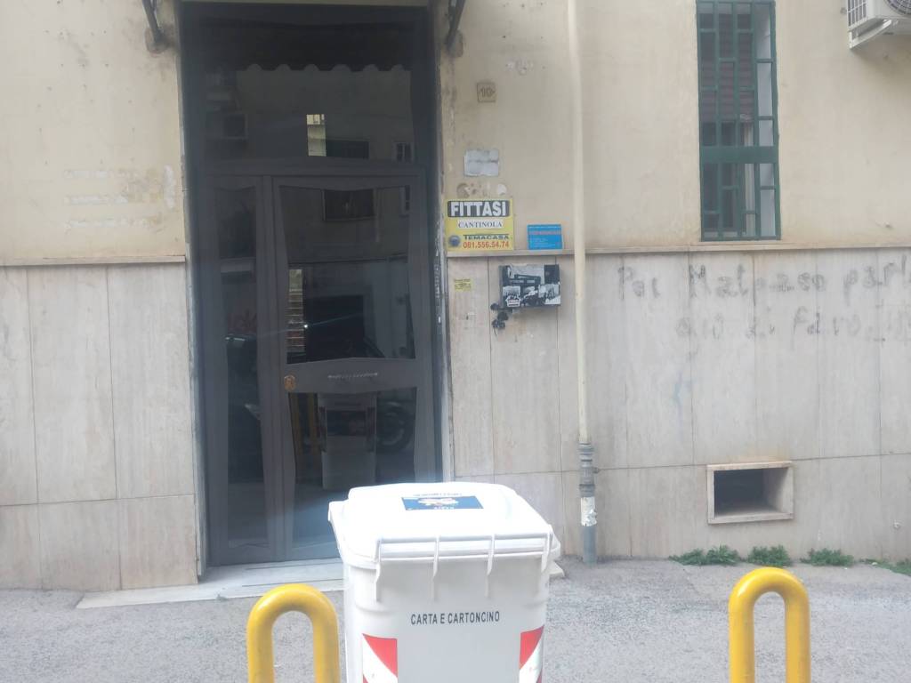 locale commerciale in affitto a Napoli in zona Arenella
