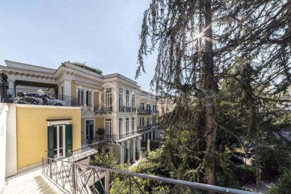 ufficio in affitto a Napoli in zona Chiaia