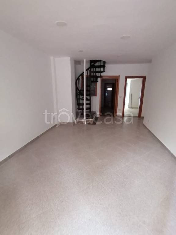 negozio in affitto a Napoli in zona Arenella