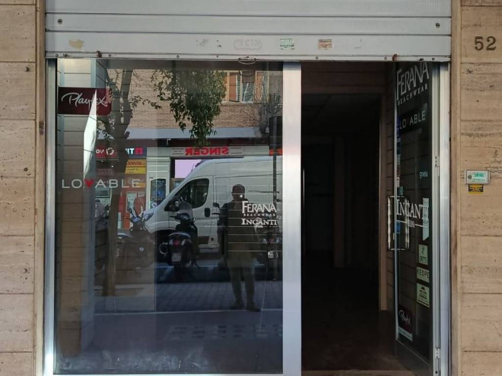 negozio in affitto a Napoli in zona Pianura