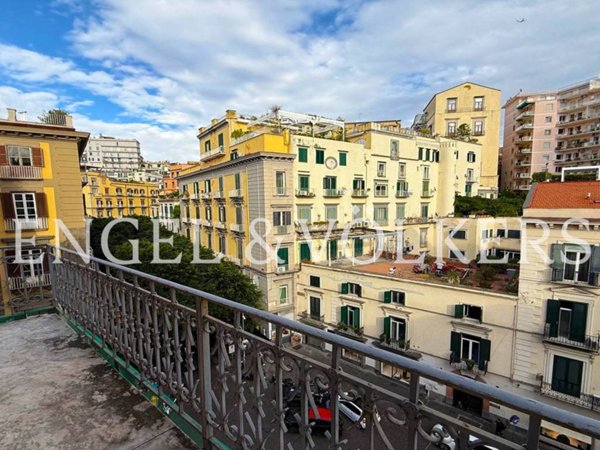 appartamento in affitto a Napoli in zona Chiaia