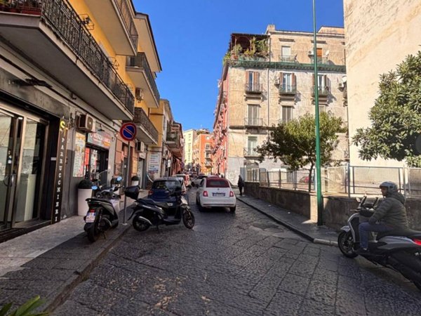 negozio in affitto a Napoli in zona Capodimonte / Colli Aminei