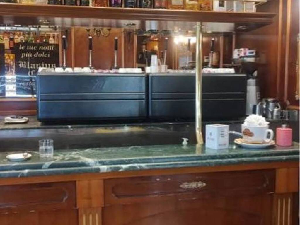 negozio in affitto a Napoli in zona Fuorigrotta