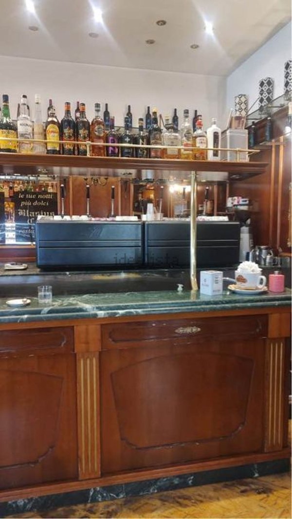 negozio in affitto a Napoli in zona Fuorigrotta