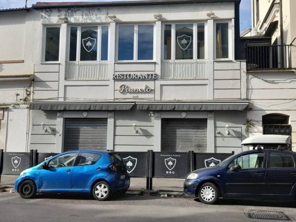 negozio in affitto a Napoli in zona Posillipo