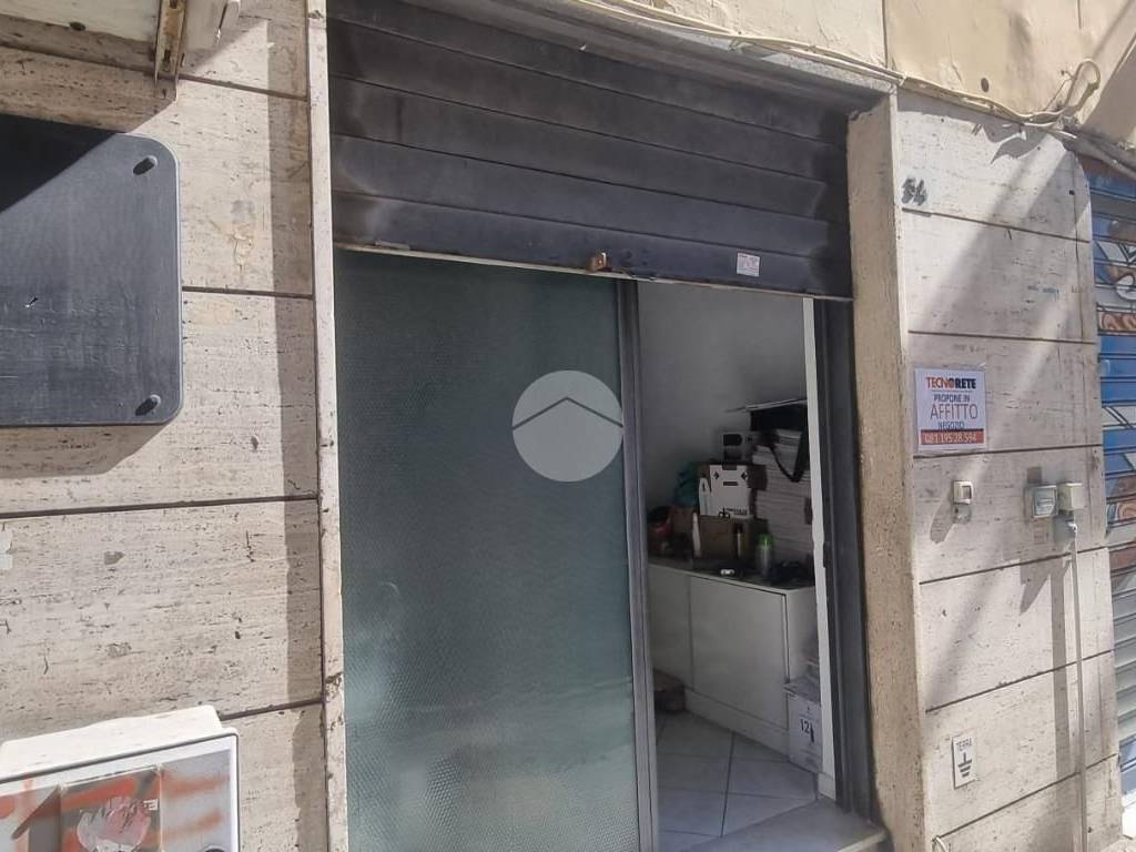 negozio in affitto a Napoli in zona Arenella