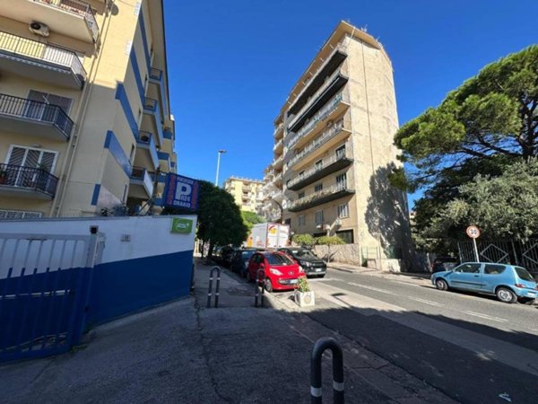 negozio in affitto a Napoli in zona Arenella