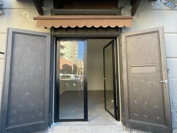 negozio in affitto a Napoli