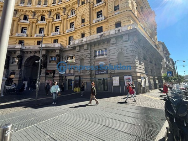 negozio in affitto a Napoli in zona Mercato