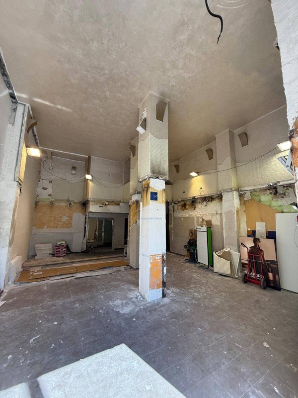locale commerciale in affitto a Napoli in zona Fuorigrotta